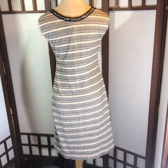 Rabbit Rabbit Rabbit stretchy/lace accents, sleeveless, business casual, comfort - Picture 6 of 14